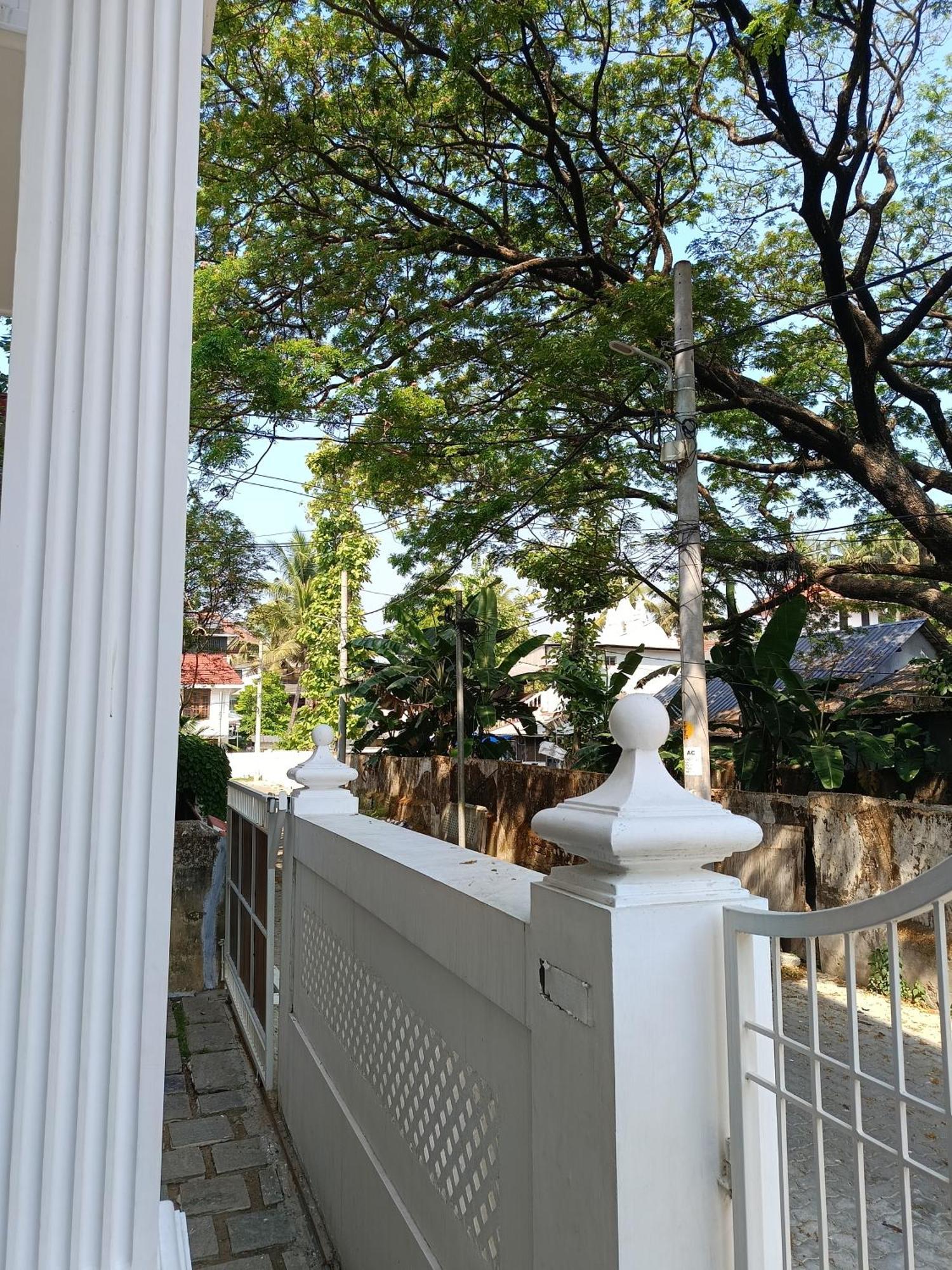 Elzas Fort Inn Kochi Exterior foto